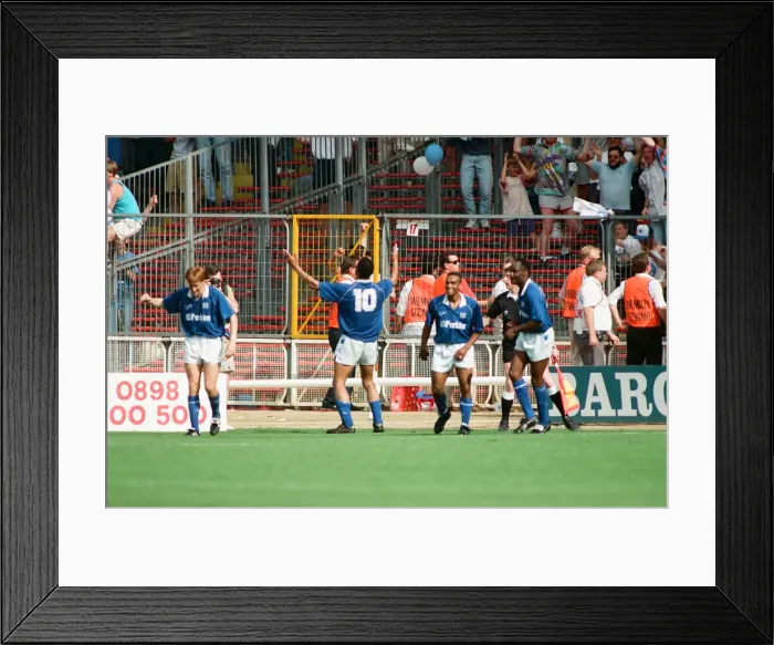 Framed Print : Peterborough v Stockport County Division 3 Play-off final at Wembley Stadium Framed Print : Peterborough v Stockport County Division 3 Play-off final at Wembley Stadium