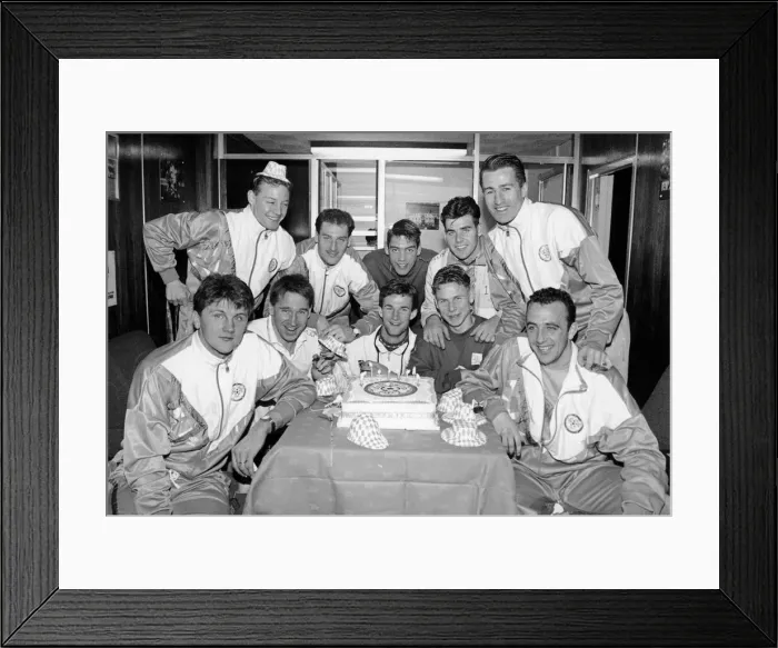 Framed Print : Leeds United players. 14th December 1990 Framed Print : Leeds United players. 14th December 1990