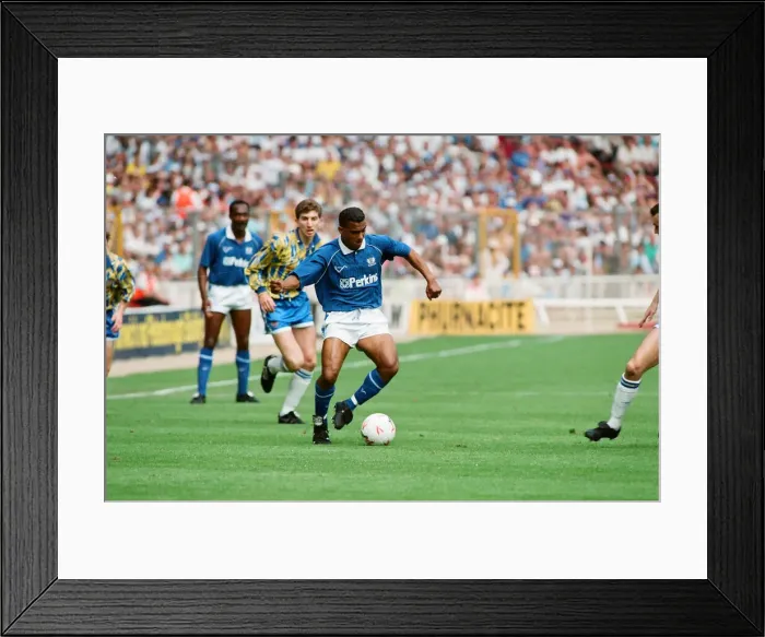 Framed Print : Peterborough v Stockport County Division 3 Play-off final at Wembley Stadium Framed Print : Peterborough v Stockport County Division 3 Play-off final at Wembley Stadium