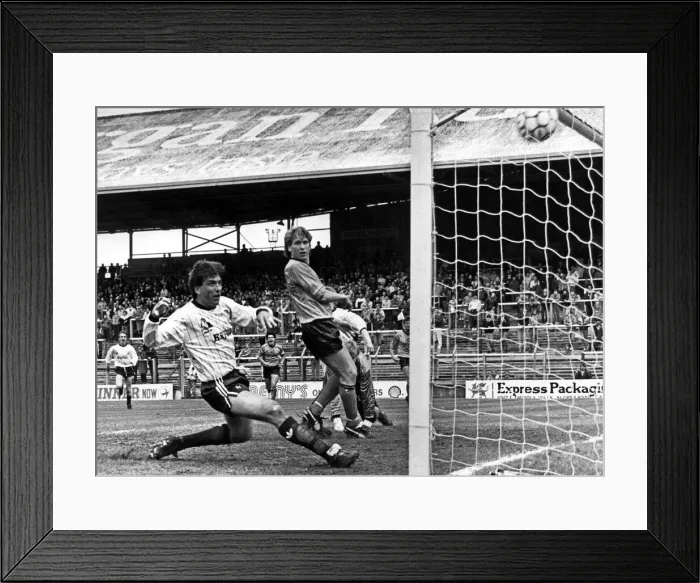 Framed Print : Sport - Football - Welsh Cup Final 1987 - Merthyr Tydfil v Newport County - Ninian Park