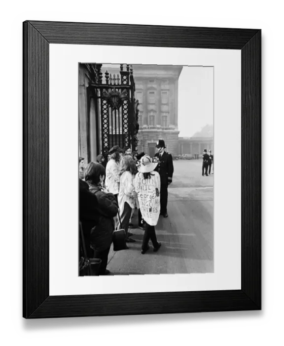 Framed Print : Crowd scenes outside Buckingham Palace, London, where The Beatles had their royal