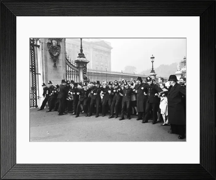 Framed Print : Crowd scenes outside Buckingham Palace, London, where The Beatles had their royal Framed Print : Crowd scenes outside Buckingham Palace, London, where The Beatles had their royal