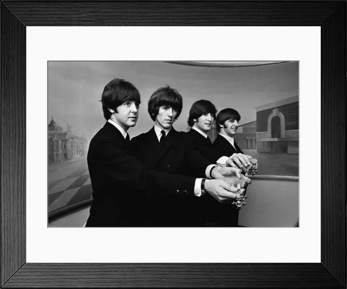 Framed Print : The Beatles show off their MBE medals after the royal investiture at Buckingham Palace Framed Print : The Beatles show off their MBE medals after the royal investiture at Buckingham Palace
