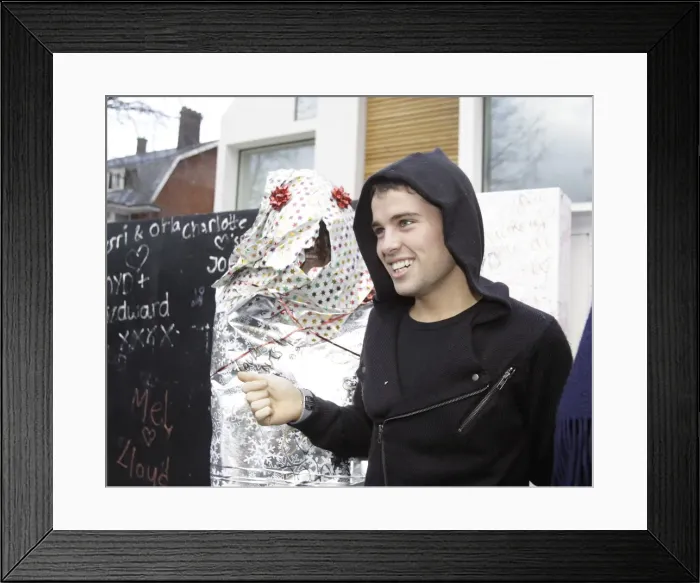 Framed Print : X factor contestant Joe McElderry greets a fan outside the finalists house Framed Print : X factor contestant Joe McElderry greets a fan outside the finalists house