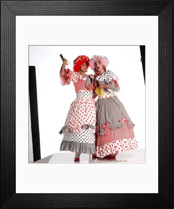 Framed Print : Vinny Jones and Neil Ruddock in drag for panto season as the ugly sisters msi A©Mirrorpix