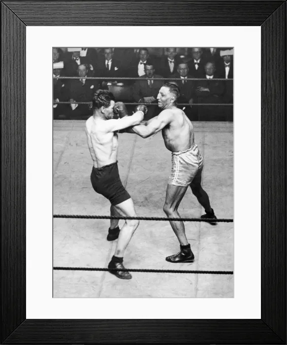 Framed Print : Boxing at Holland Park Rink, Kensington, London, United Kingdom. Gipsy Daniels v Framed Print : Boxing at Holland Park Rink, Kensington, London, United Kingdom. Gipsy Daniels v