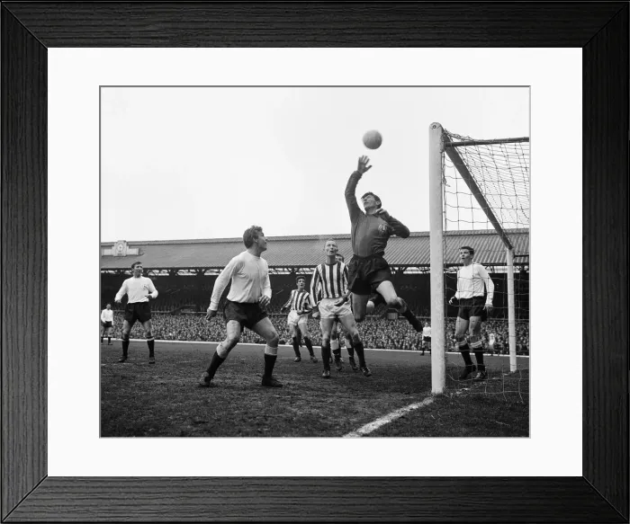 Framed Print : English League Division One match at Roker Park. Sunderland 2 v Tottenham Hotspur 1 Framed Print : English League Division One match at Roker Park. Sunderland 2 v Tottenham Hotspur 1