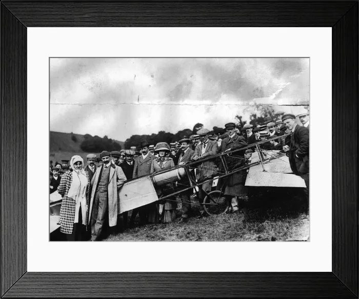 Framed Print : Bleriot with his wife on Dover cliffs after his successful flight of the English channel Framed Print : Bleriot with his wife on Dover cliffs after his successful flight of the English channel