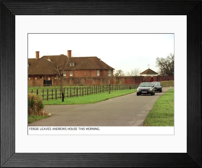 Framed Print : THE DUCHESS OF YORKS CAR LEAVES THE SUNNINGHILL ESTATE Framed Print : THE DUCHESS OF YORKS CAR LEAVES THE SUNNINGHILL ESTATE