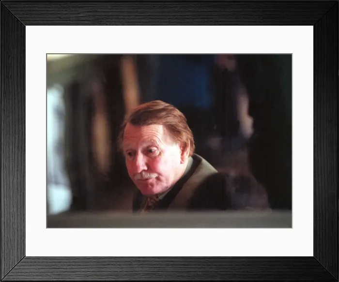 Framed Print : Actor Leslie Phillips celebrating 21 years of the Royal Shakespeare Company on 12th May Framed Print : Actor Leslie Phillips celebrating 21 years of the Royal Shakespeare Company on 12th May