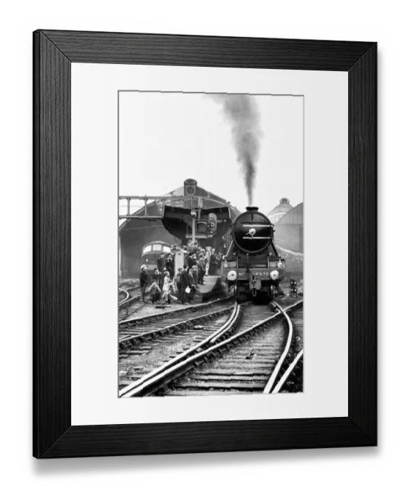 Framed Print : Engine No. 4472 The Flying Scotsman leaving an admiring audience Framed Print : Engine No. 4472 The Flying Scotsman leaving an admiring audience