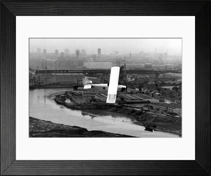 Framed Print : Wearside pilot Les Richardson flies his Currie Wot 1930s British single-seat aerobatic Framed Print : Wearside pilot Les Richardson flies his Currie Wot 1930s British single-seat aerobatic