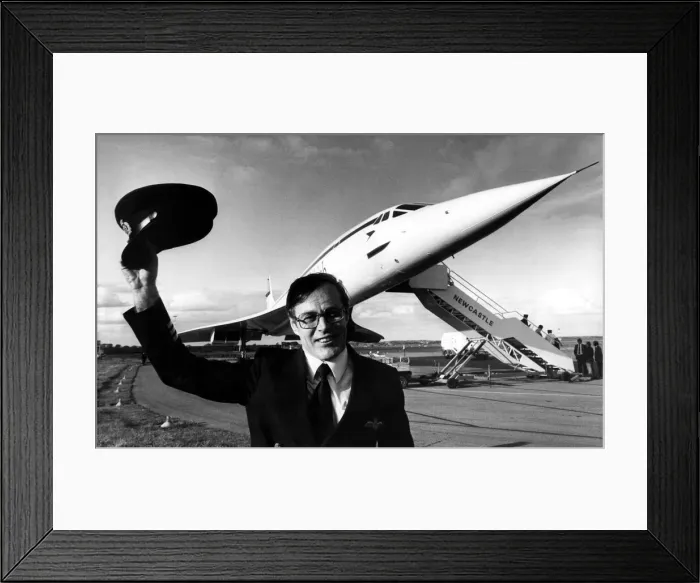 Framed Print : Concorde visits Newcastle Airport 27th August 1982 - Pilot Jock Lowe pictured