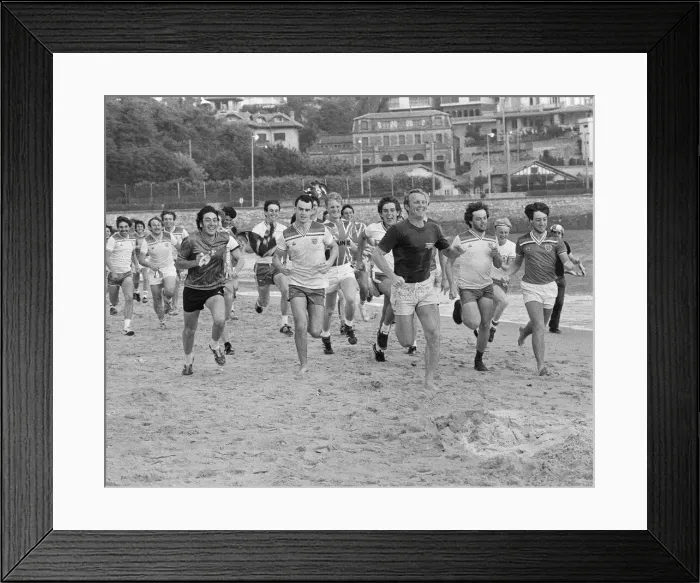 Framed Print : Former World Cup hero Bobby Moore seen here keeping England fans on their toes Framed Print : Former World Cup hero Bobby Moore seen here keeping England fans on their toes