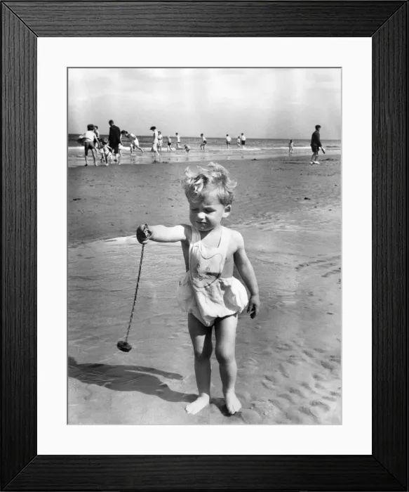 Framed Print : Holidays - Children: 2-year-old Neil Forsyth at Whitley Bay Northumberland