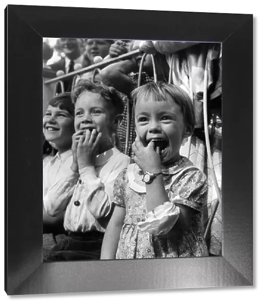 Children: Expressions: Lesley Stainer watches Punch and Judy show. August 1952 P024424