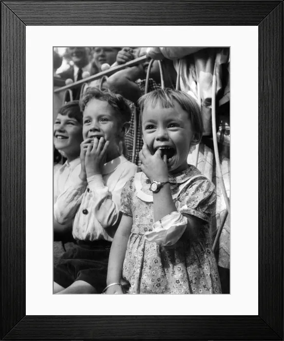 Framed Print : Children: Expressions: Lesley Stainer watches Punch and Judy show. August 1952 P024424 Framed Print : Children: Expressions: Lesley Stainer watches Punch and Judy show. August 1952 P024424