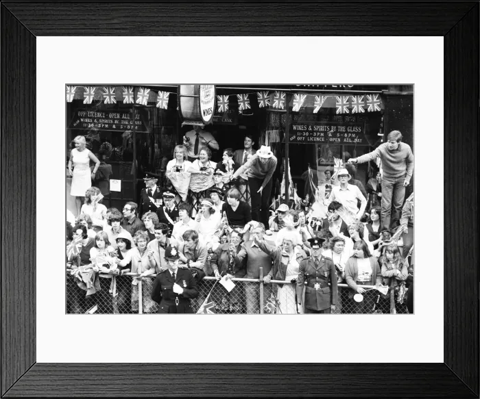 Framed Print : Wedding day of Prince Charles & Lady Diana Spencer, 29th July 1981 Framed Print : Wedding day of Prince Charles & Lady Diana Spencer, 29th July 1981