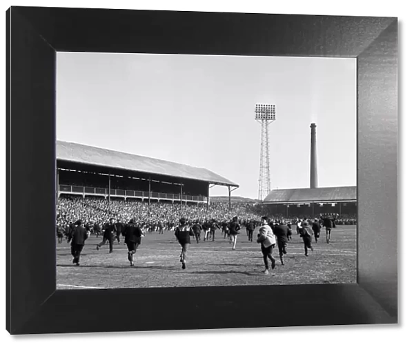 Blackburn Rovers v Manchester United, league match at Ewood Park, Saturday 3rd April 1965