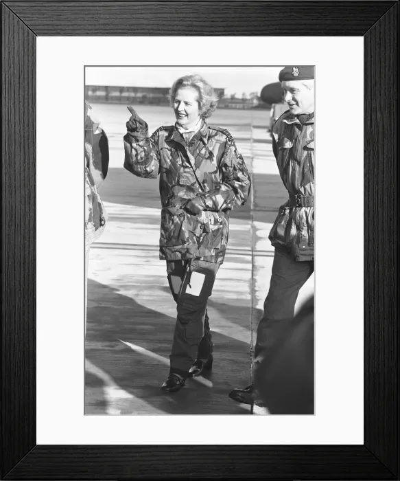 Framed Print : Margaret Thatcher seen here during a visit to the Parachute Regiment. 20th November 1977 Framed Print : Margaret Thatcher seen here during a visit to the Parachute Regiment. 20th November 1977