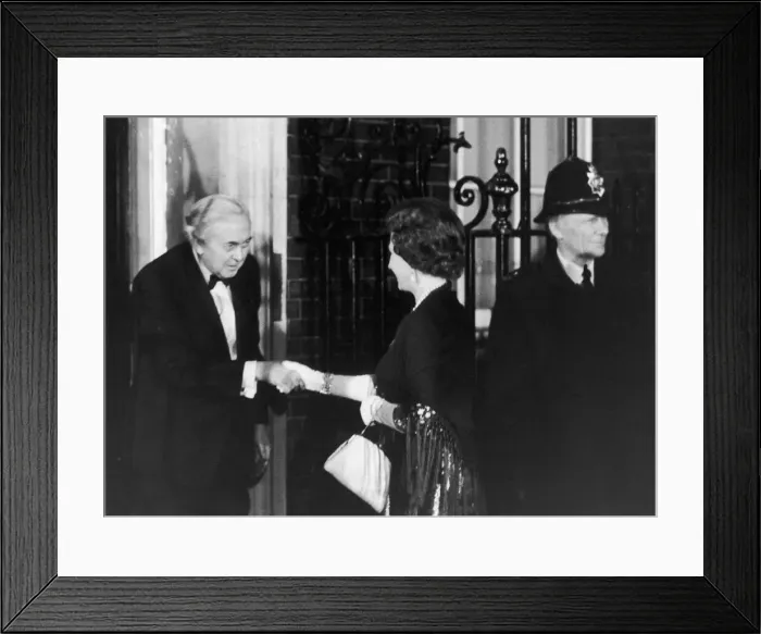 Framed Print : The Queen and Prince Philip were guests at the Prime Ministers official residence Framed Print : The Queen and Prince Philip were guests at the Prime Ministers official residence