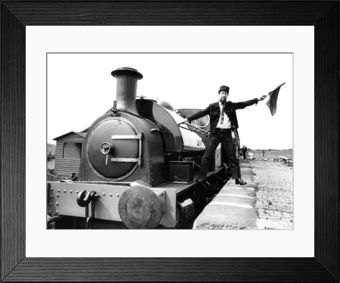 Framed Print : Tanfield Railway Association guard Bob Payne flags away the newly-commissioned Hawthorn