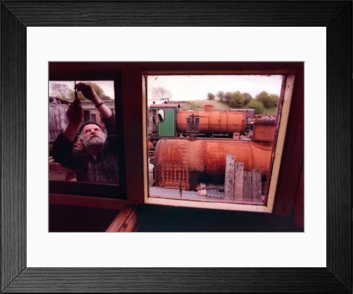 Framed Print : Tanfield Railway carriage foreman Mel Deighton working on the 50 year old LNER Ballast