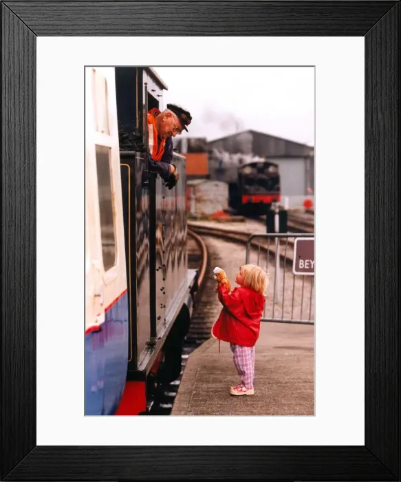 Framed Print : Laura Milson, 3, of Whitley Bay, thanks the engine driver Framed Print : Laura Milson, 3, of Whitley Bay, thanks the engine driver