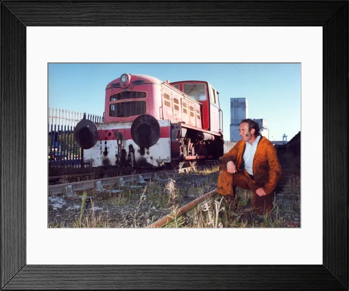 Framed Print : Martin Smith from Tanfield Railway Museum with the brightly coloured 0-6-0 industrial