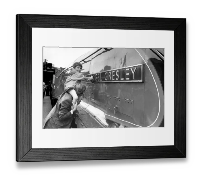 Framed Print : Engine No. 4498 the Sir Nigel Gresley gets a last minute shine from four year old Roger