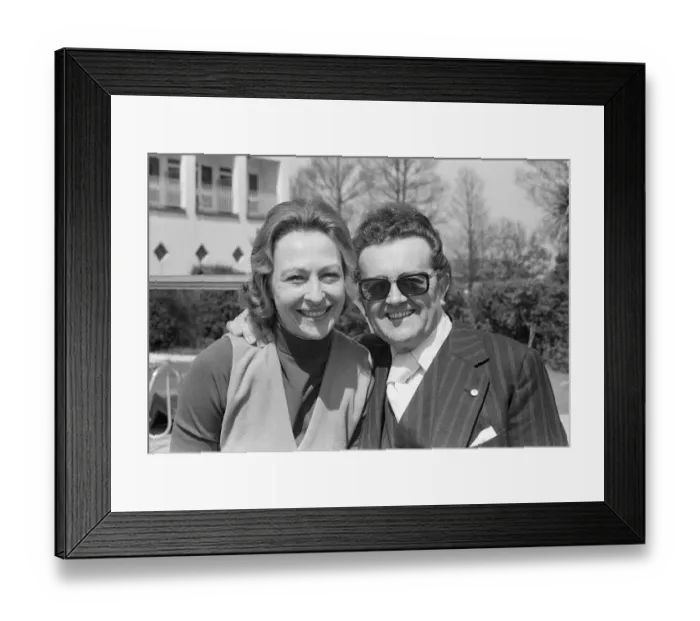 Framed Print : British musician Ronnie Ronalde pictured outside his hotel in St Martin