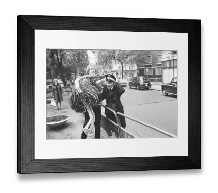Framed Print : Rod Hull and emu seen here attacking a traffic warden outside the Shaftsbury Theatre