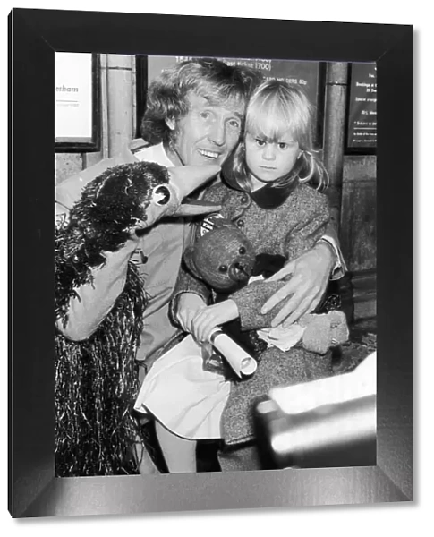 Rod Hull and Emu with Maelea Forrester aged 6 who lost her sight aged 4