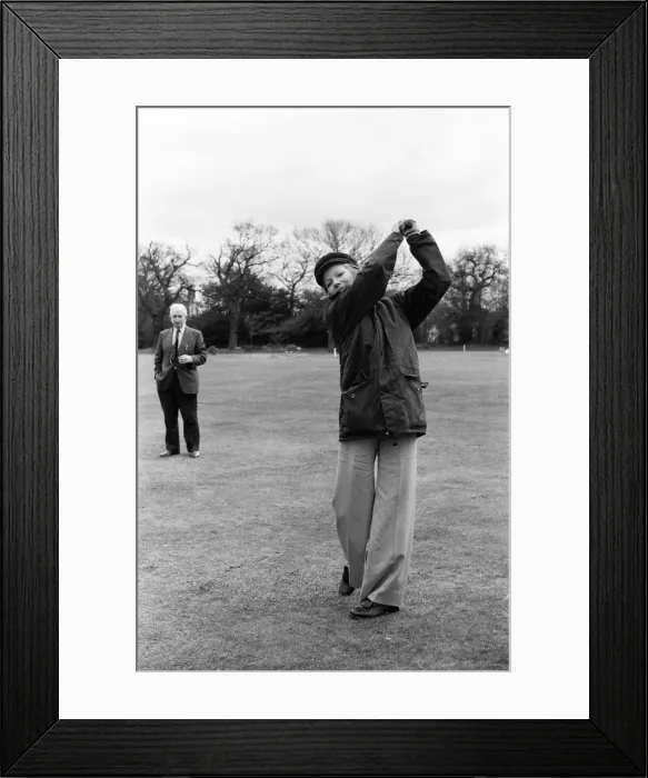 Framed Print : Rita Hayworth playing golf at Arkley Golf Course, Hertfordshire. 21st January 1976 Framed Print : Rita Hayworth playing golf at Arkley Golf Course, Hertfordshire. 21st January 1976