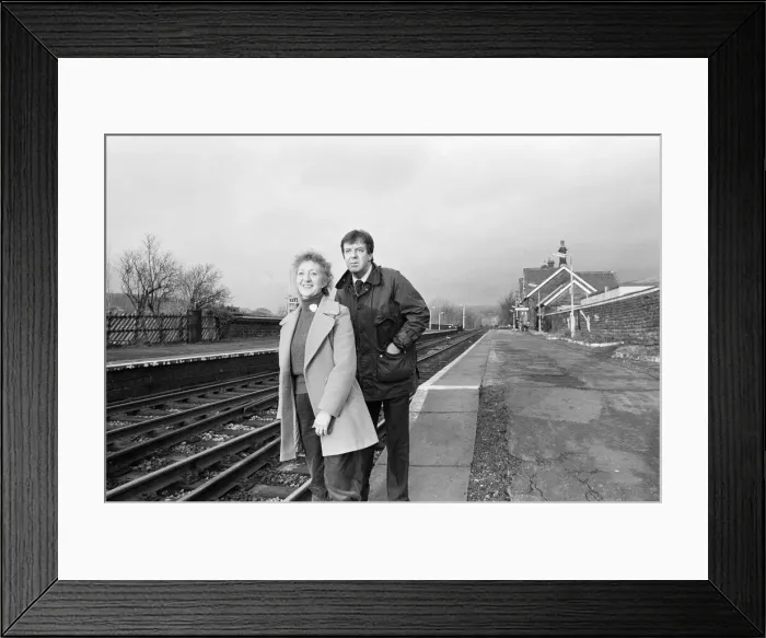 Framed Print : Russell Harty, Thelma Barlow (Coronation Streets Mavis Riley and Madge Hindle Framed Print : Russell Harty, Thelma Barlow (Coronation Streets Mavis Riley and Madge Hindle