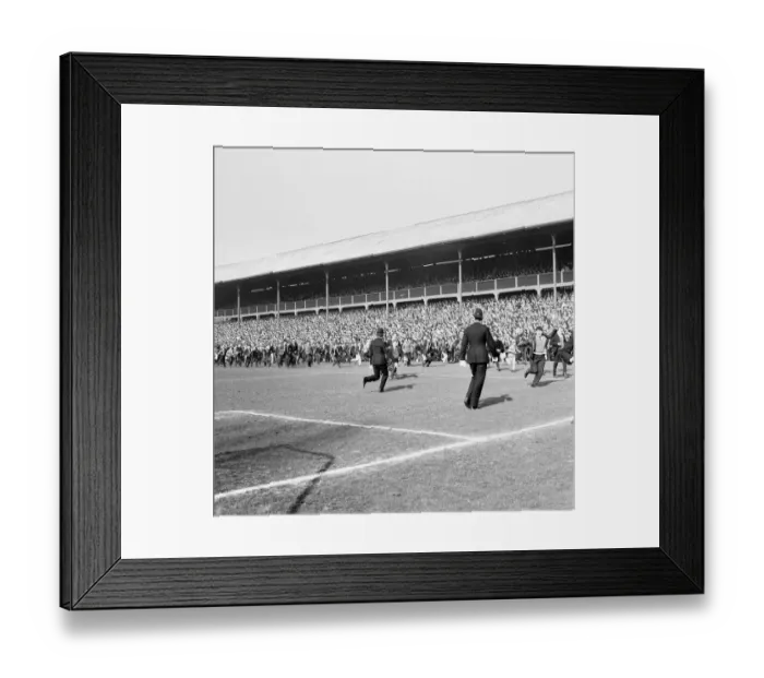 Framed Print : Blackburn Rovers v Manchester United, league match at Ewood Park, Saturday 3rd April 1965 Framed Print : Blackburn Rovers v Manchester United, league match at Ewood Park, Saturday 3rd April 1965