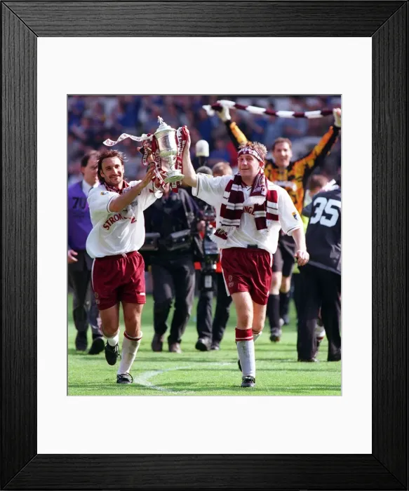 Framed Print : Heart of Midlothian footballer Jim Hamilton carries the Scottish Cup trophy around Celtic