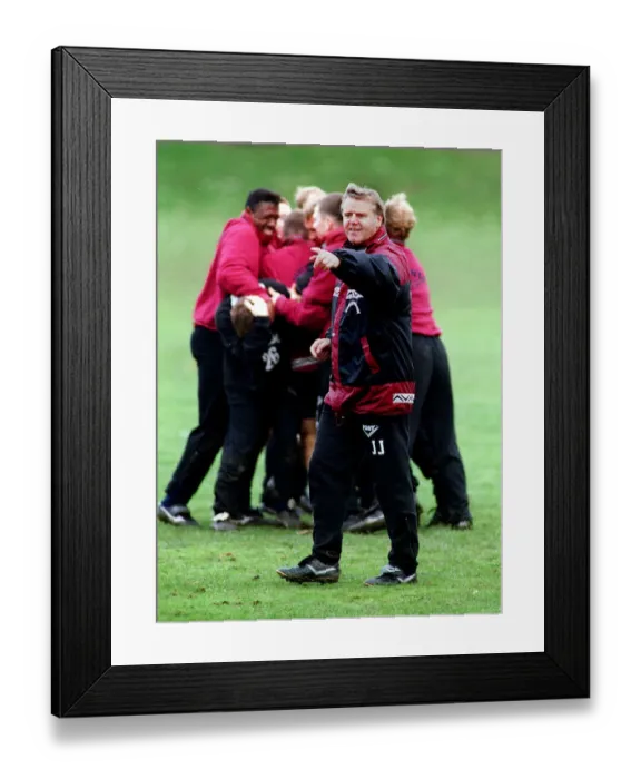 Framed Print : Heart of Midlothian football manager Jim Jefferies gives instructions to his players Framed Print : Heart of Midlothian football manager Jim Jefferies gives instructions to his players