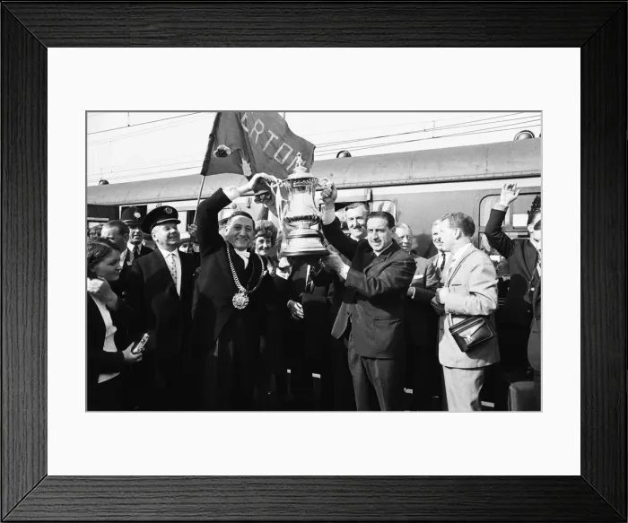 Framed Print : Everton tmanager Harry Catterick with Lord Mayor of Liverpool Framed Print : Everton tmanager Harry Catterick with Lord Mayor of Liverpool