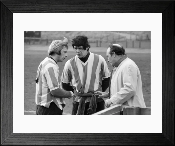 Framed Print : Stoke City players receive some last minute instructions from manager Tony Waddington