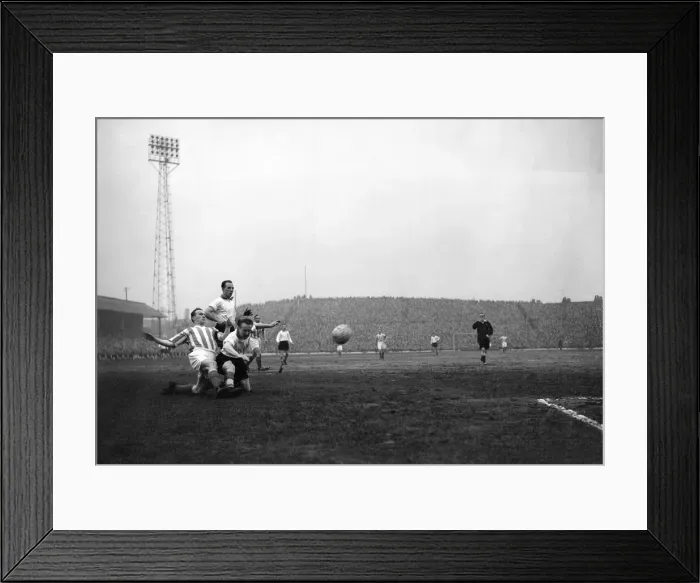 Framed Print : Stoke v Liverpool, league match, Saturday 19th January 1957 Framed Print : Stoke v Liverpool, league match, Saturday 19th January 1957
