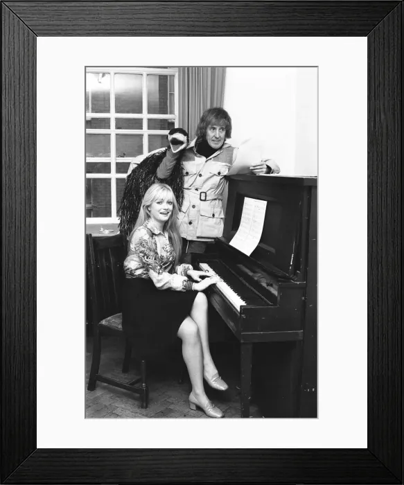 Framed Print : Rod Hulll and Emu seen here during rehearsals for pantomime in Liverpool 11th December Framed Print : Rod Hulll and Emu seen here during rehearsals for pantomime in Liverpool 11th December