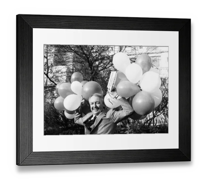 Framed Print : Freddie Laker announces his new business venture at the Savoy Hotel in London with new Framed Print : Freddie Laker announces his new business venture at the Savoy Hotel in London with new