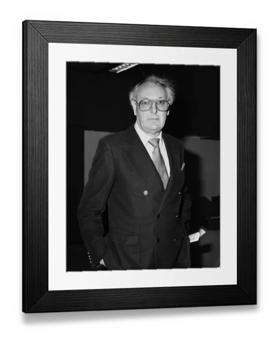 Framed Print : Freddie Laker leaves Heathrow airport for Los Angeles, USA. 20th February 1982