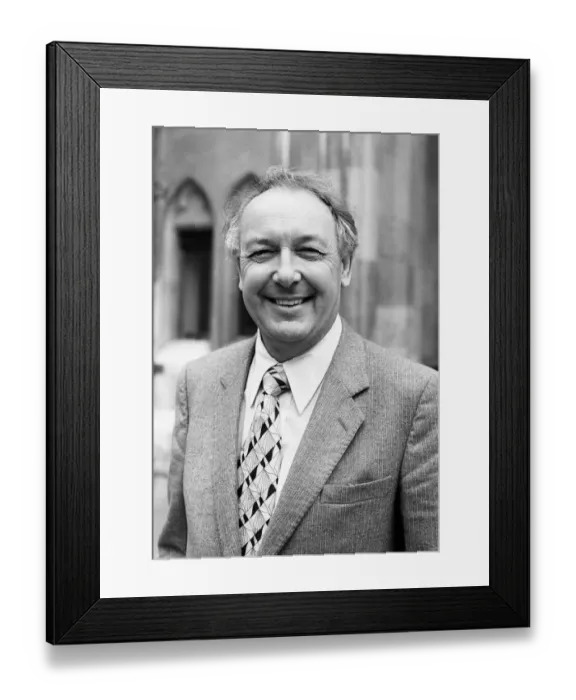 Framed Print : Freddie Laker pictured arriving at the family court in London. 8th February 1982 Framed Print : Freddie Laker pictured arriving at the family court in London. 8th February 1982