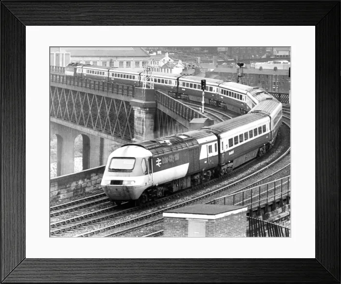 Framed Print : A Kings Cross Inter-City 125 pulling into Newcastle Central Station on the King Edward Framed Print : A Kings Cross Inter-City 125 pulling into Newcastle Central Station on the King Edward