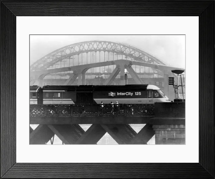 Framed Print : An Inter-City 125 on the King Edward Bridge on its way to Kings Cross Framed Print : An Inter-City 125 on the King Edward Bridge on its way to Kings Cross