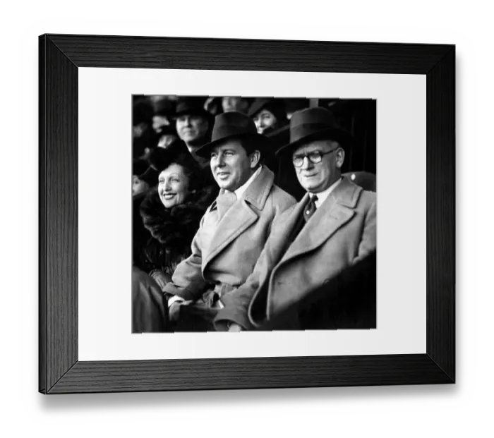 Framed Print : Spotted in the crowd at a Sunderland football match are film stars Ben Lyon