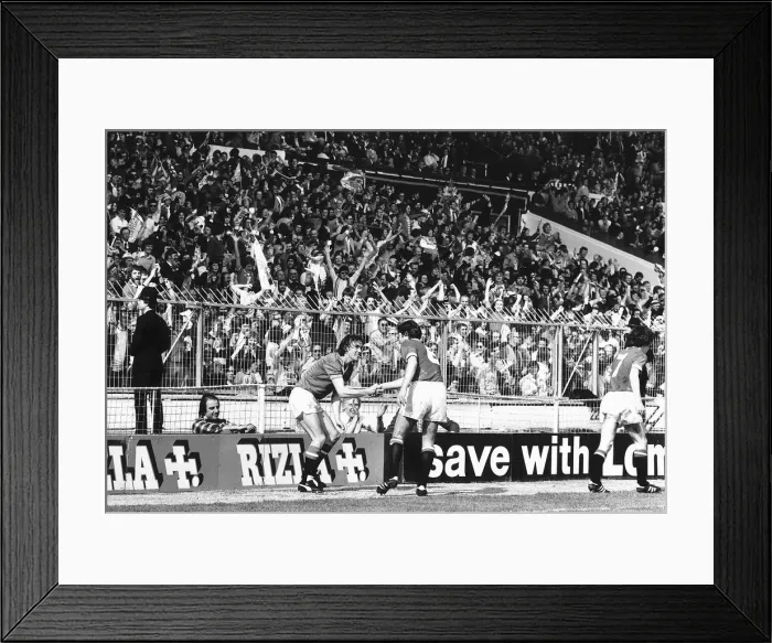 Framed Print : Sammy McIlroy of Manchester United celebates after scoring in the 1979 FA Cup Final Framed Print : Sammy McIlroy of Manchester United celebates after scoring in the 1979 FA Cup Final