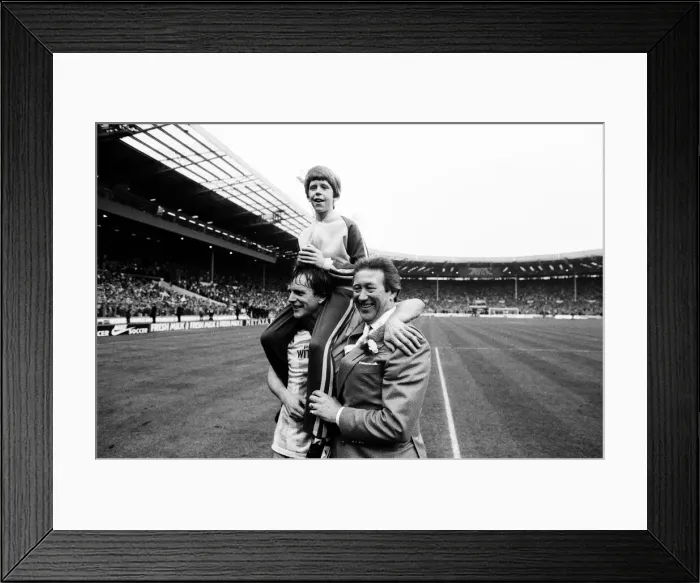 Framed Print : 1985 Milk cup final at Wembley Stadium. Final score Norwich City 1 - 0 Sunderland
